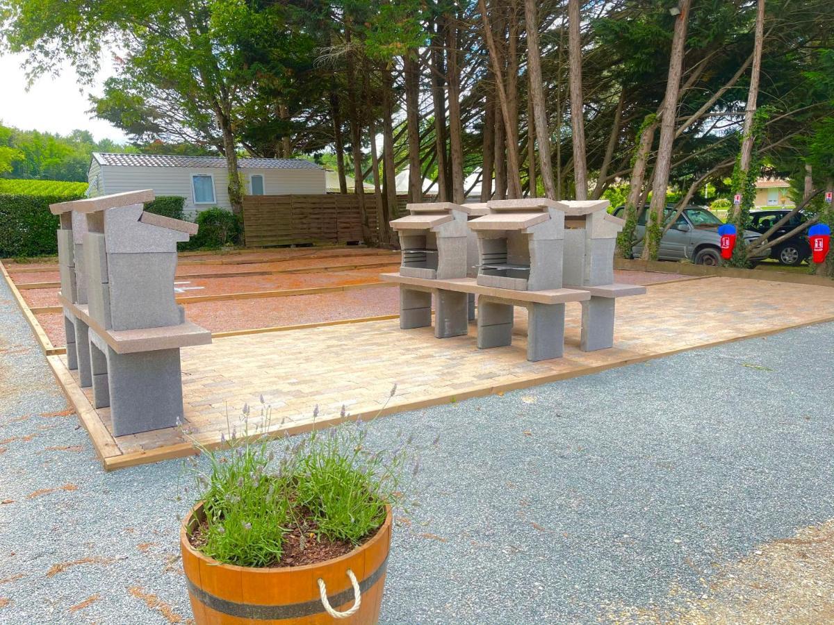 Camping Le Pressoir Petit-Palais-et-Cornemps エクステリア 写真