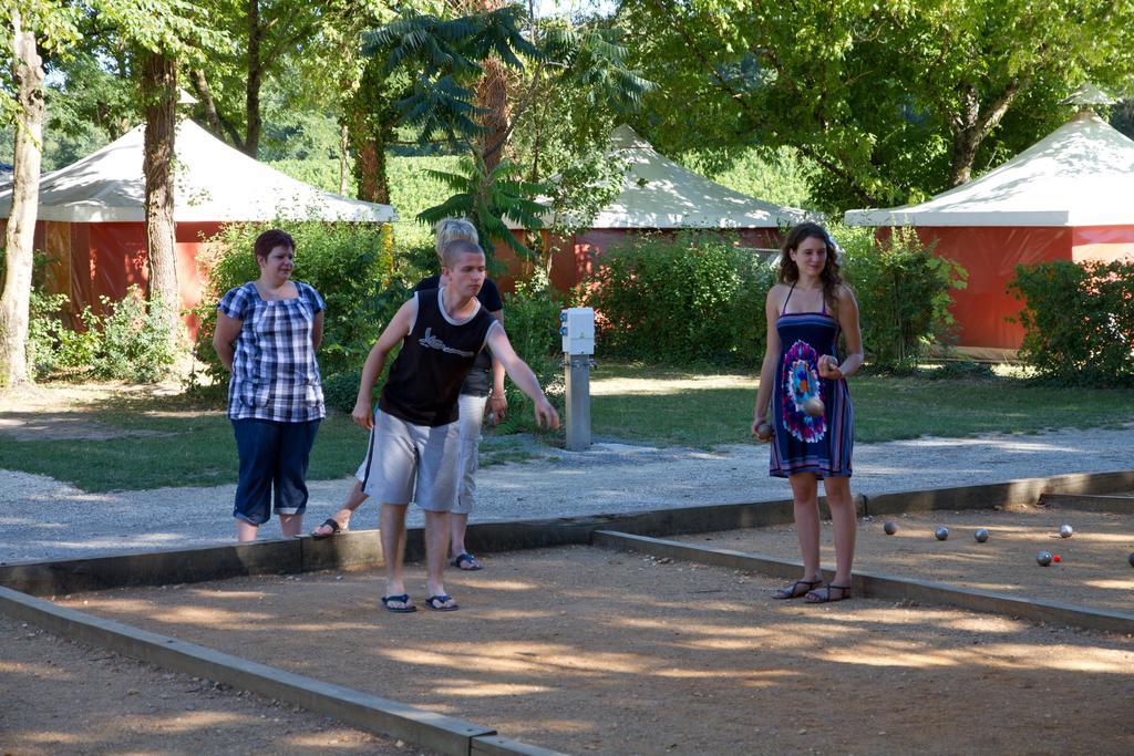 Camping Le Pressoir Petit-Palais-et-Cornemps エクステリア 写真