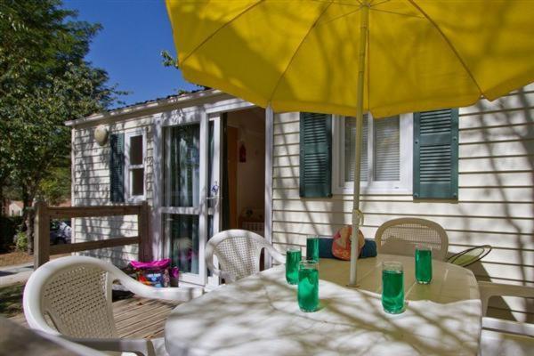 Camping Le Pressoir Petit-Palais-et-Cornemps エクステリア 写真