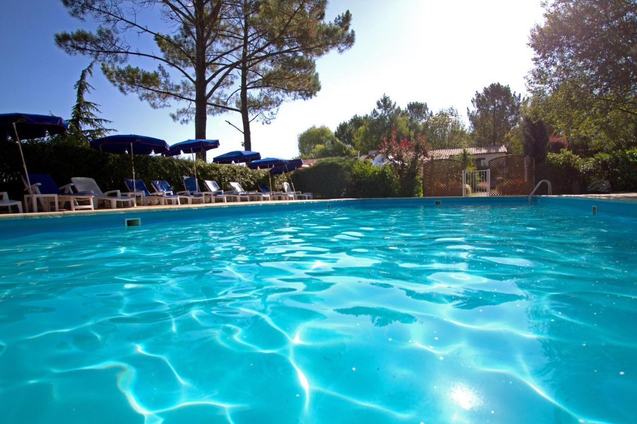 Camping Le Pressoir Petit-Palais-et-Cornemps エクステリア 写真