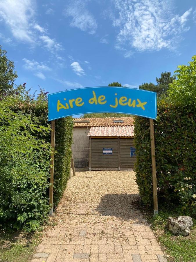 Camping Le Pressoir Petit-Palais-et-Cornemps エクステリア 写真